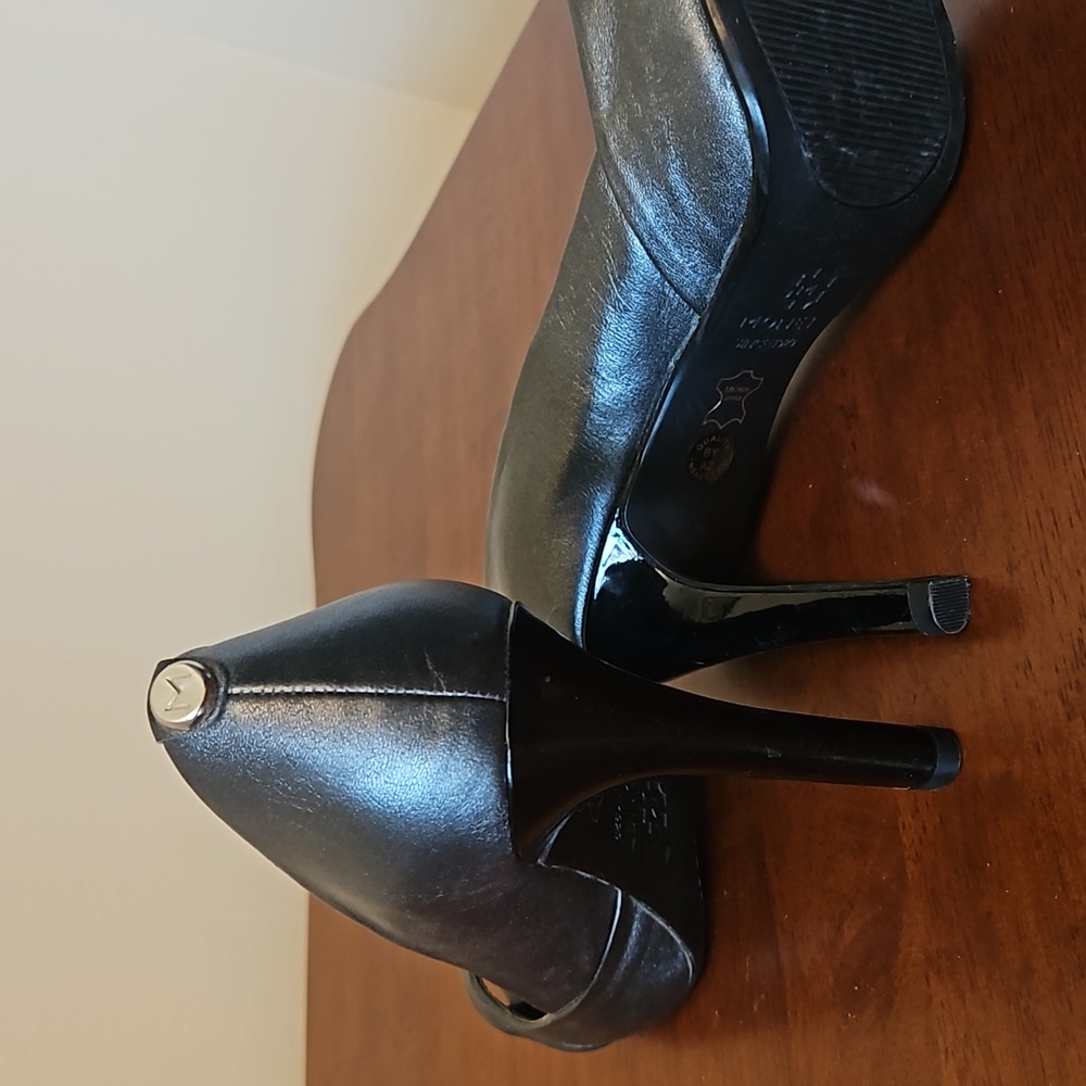 Heels NEW - Picture 2 of 2
